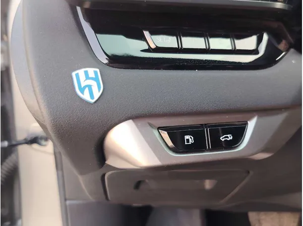 Car image 26
