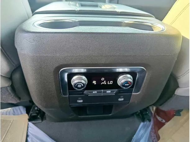 Car image 29