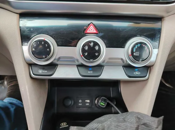 Car image 24