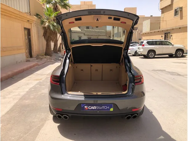 Car image 21