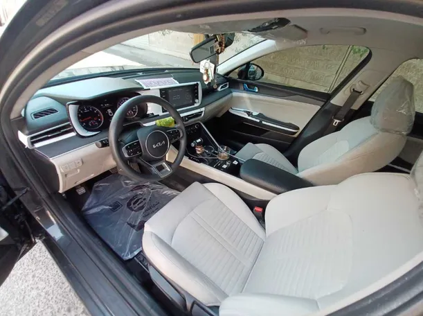 Car image 10