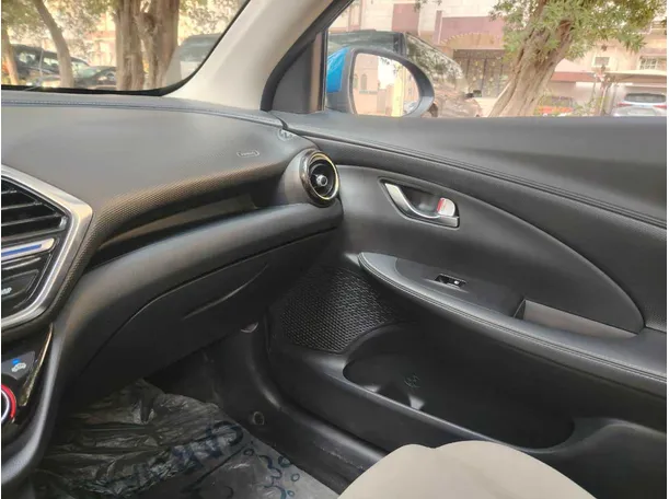 Car image 37
