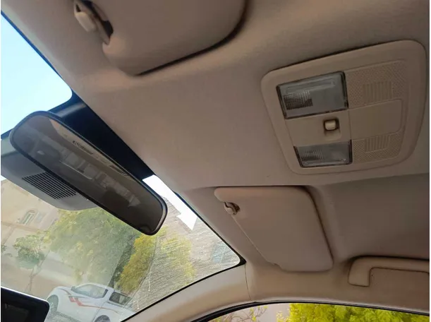 Car image 32