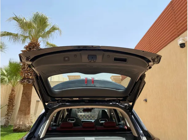 Car image 21