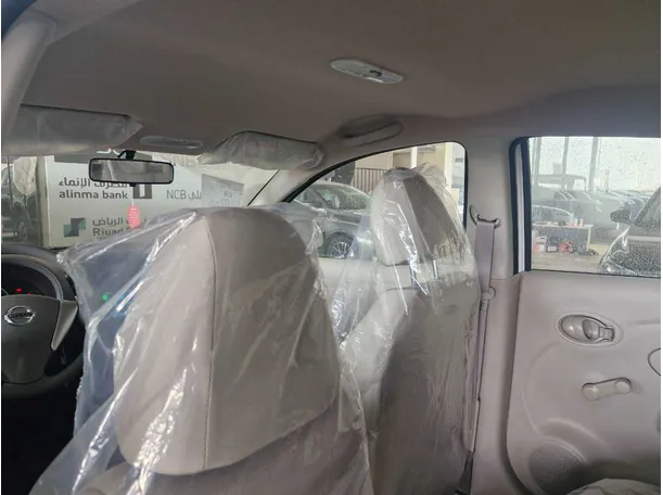 Car image 9