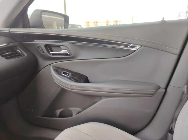 Car image 27