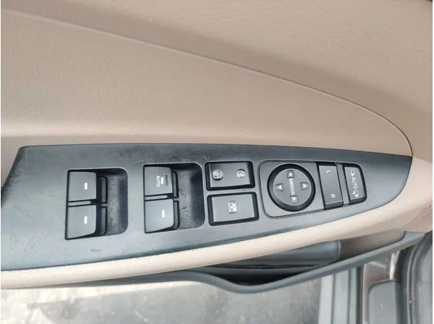 Car image 37