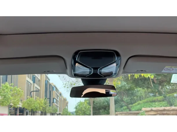 Car image 27