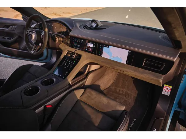 Car image 26