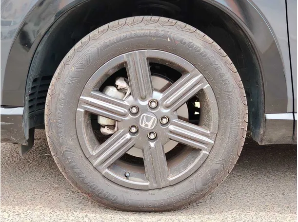 Car image 10