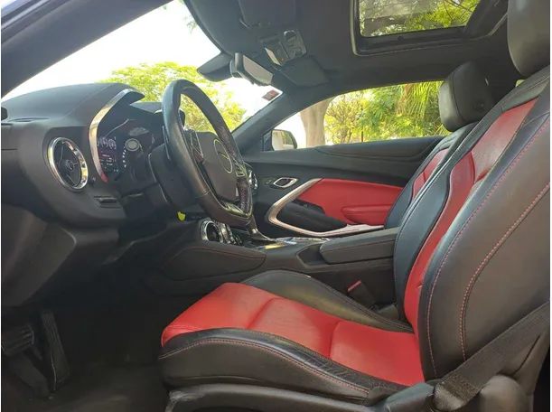 Car image 12