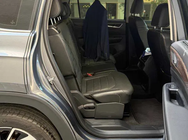 Car image 7