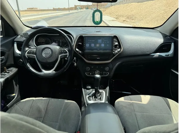 Car image 16