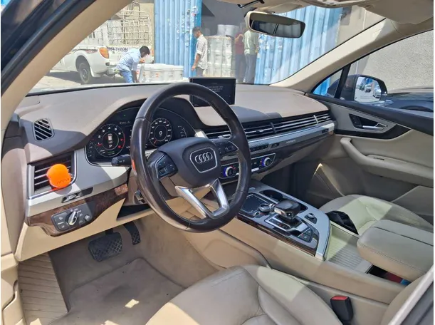 Car image 11