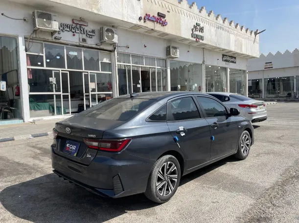 Car image 5