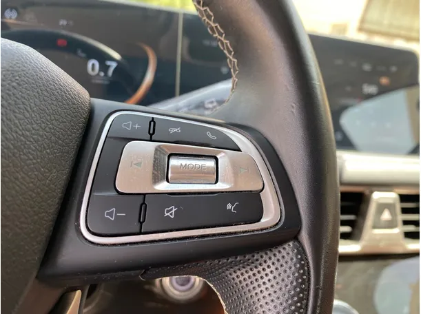 Car image 27