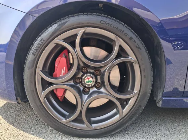 Car image 9