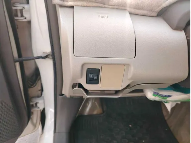 Car image 32