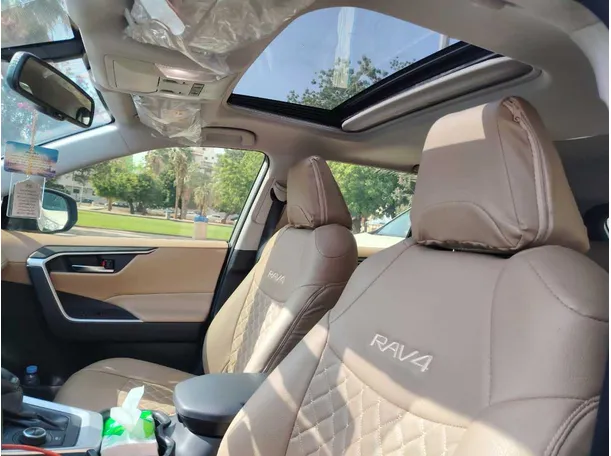 Car image 14