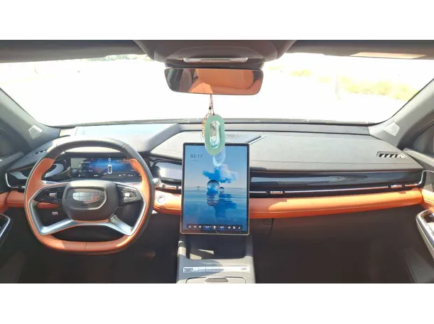 Car image 16