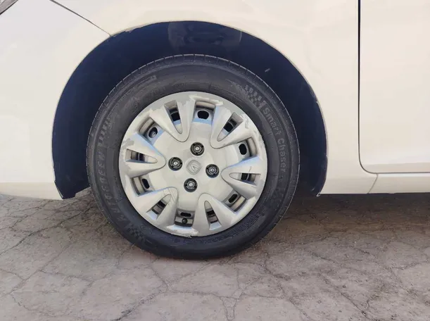 Car image 10
