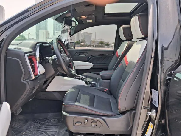 Car image 11