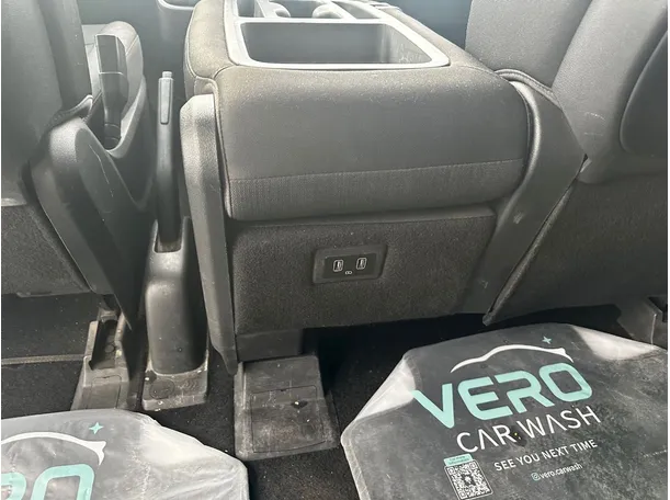 Car image 27