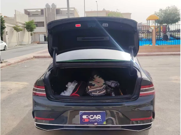 Car image 25