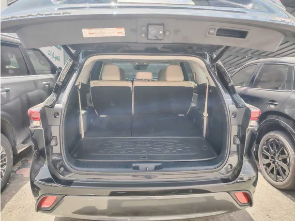 Car image 37