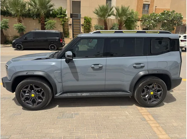 Car image 8