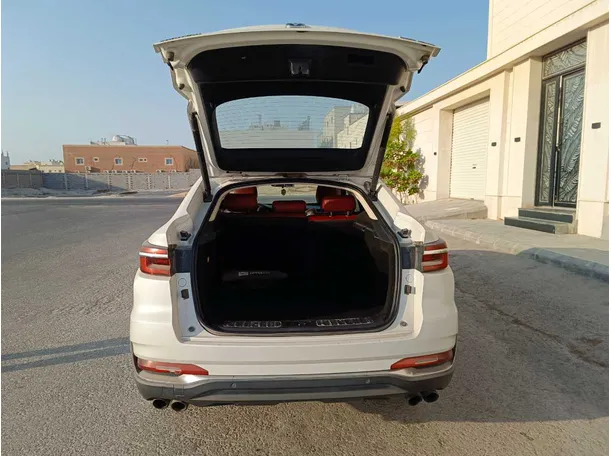 Car image 28