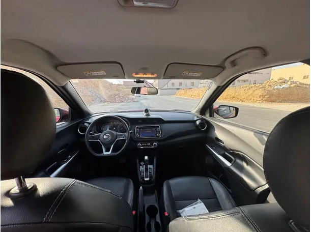 Car image 14