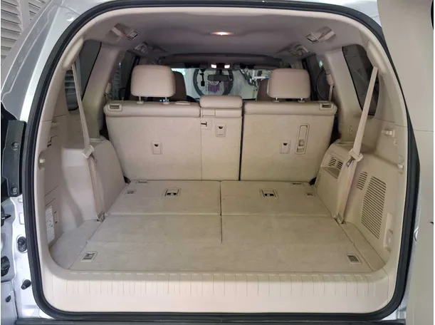 Car image 26