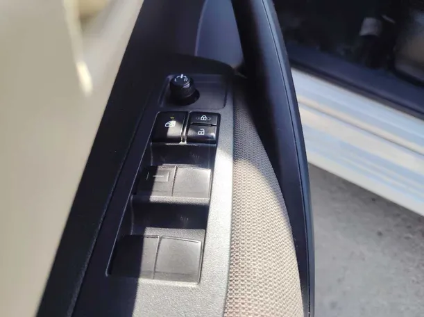 Car image 29