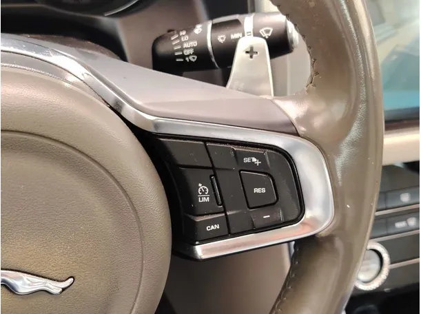 Car image 26