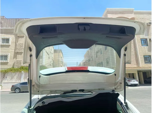 Car image 27