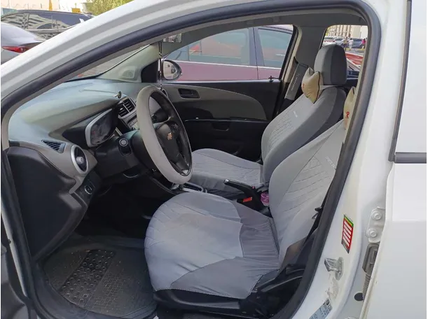 Car image 12