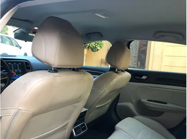 Car image 12
