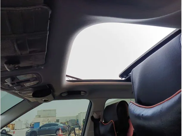 Car image 19