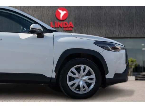 Car image 14
