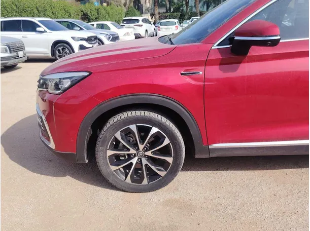 Car image 9
