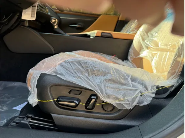 Car image 26