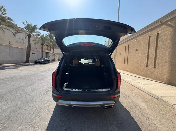 Car image 23