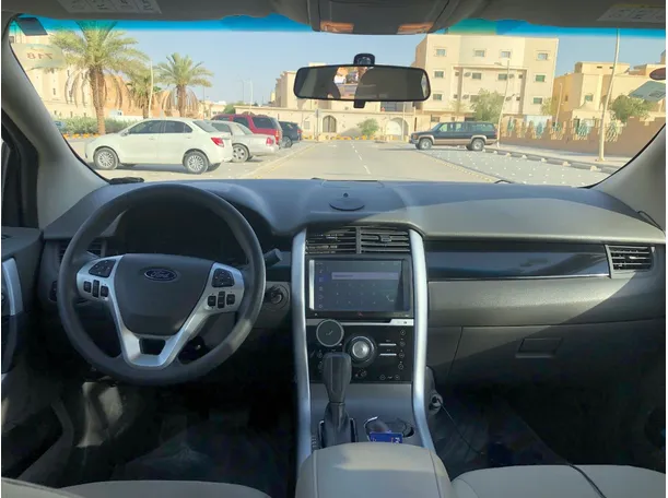 Car image 14
