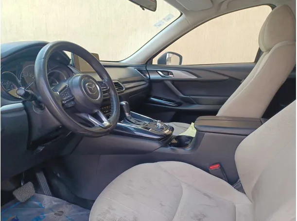 Car image 11
