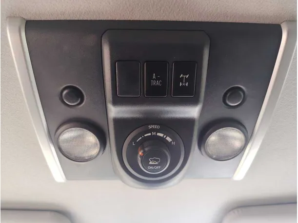 Car image 32