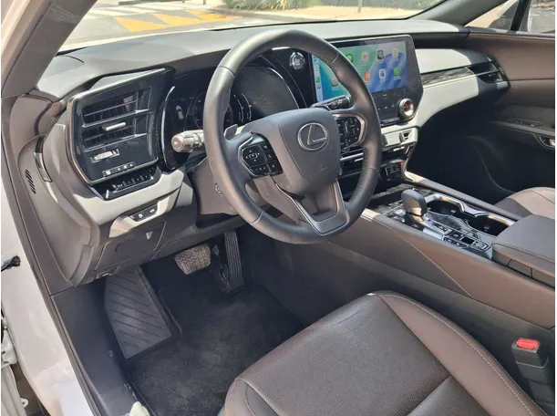 Car image 11