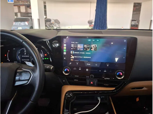 Car image 16