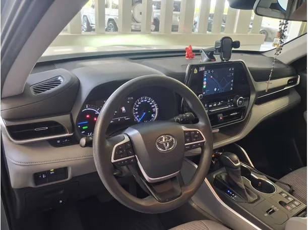Car image 11