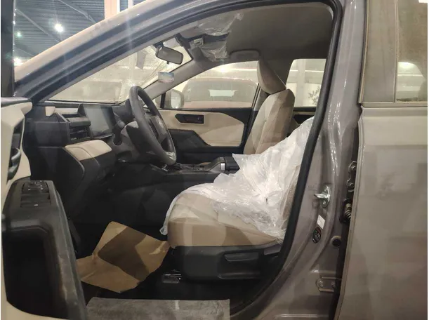 Car image 13
